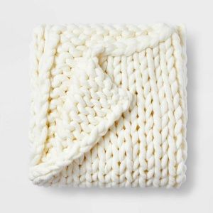 Target Casaluna Oversized chunky knit blanket hand knit fuzzy bed throw 50 X 70”